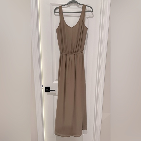 Show me your Mumu Kendall chiffon maxi dress in dune - Picture 2 of 8